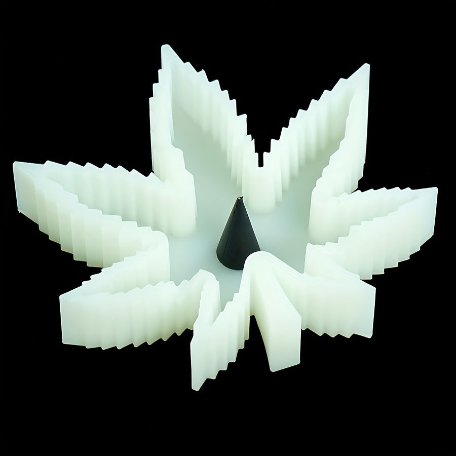 1pc Maple Leaf Shaped Luminous Ashtray - High-Temperature Resistant & Anti-Fall Household Decorative Ashtray for Home, Hotel, Bar, Office - Unique Fancy Gift for Men & Women, Perfect for Christmas & Halloween Celebrations