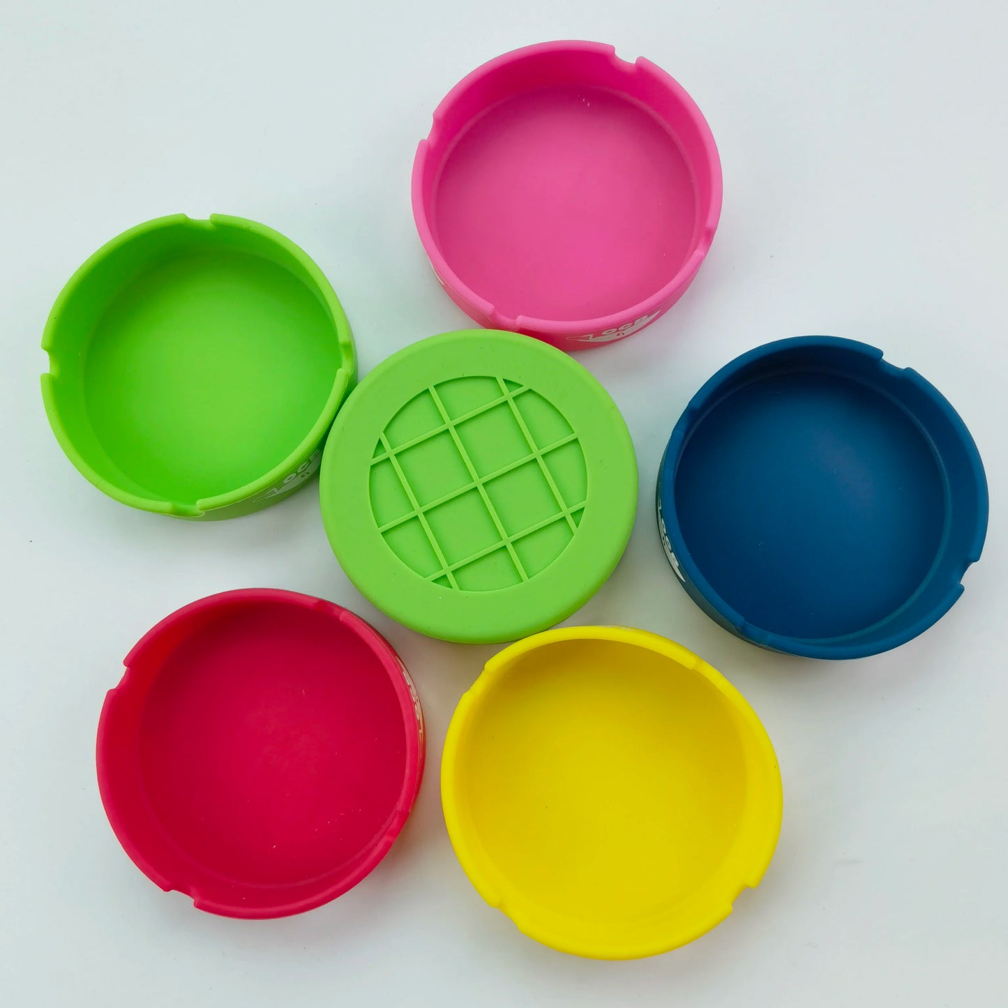 Round Silicone Ashtray 10*2.5CM Size Custom Printing logo Easy Clean Smoking Ashtray for Cigar Holder