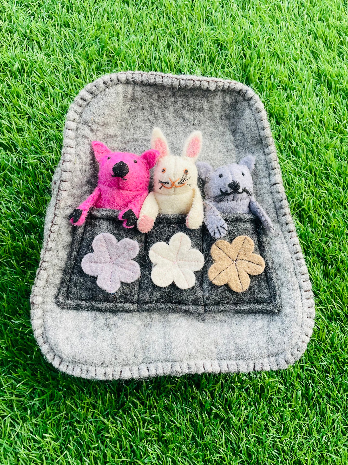 Woolen felt puppet bag