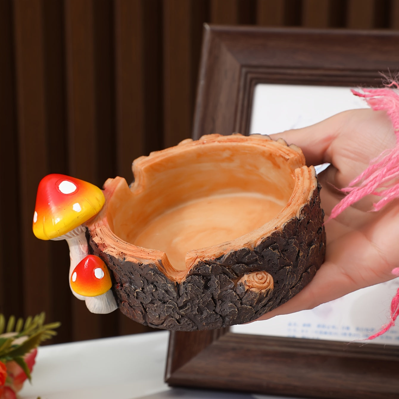 1pc Resin Mushroom Ashtray - Creative Round Decorative Gift for Home & Office