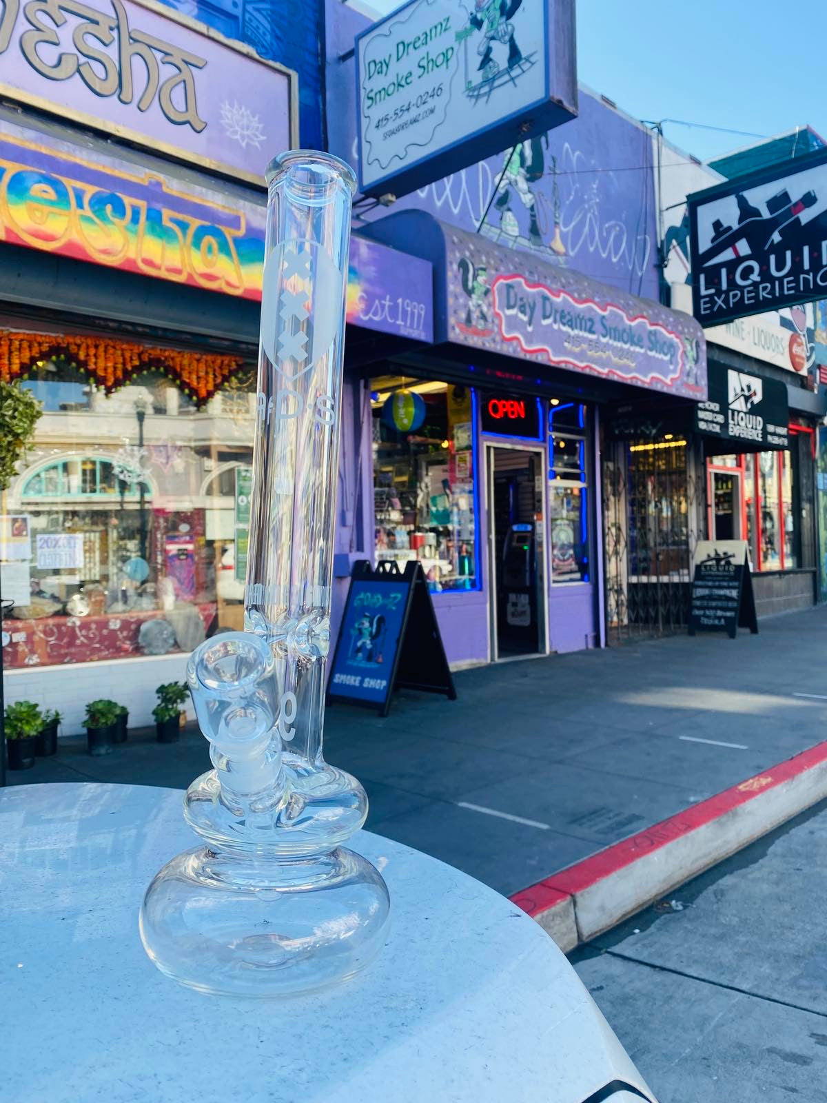 A D S bong DayDreamz Smoke Shop